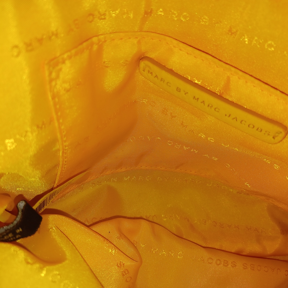 Marc by Marc Jacobs Sophisticato Dani leather crossbody bag in yellow and tan. - Picture 2 of 5